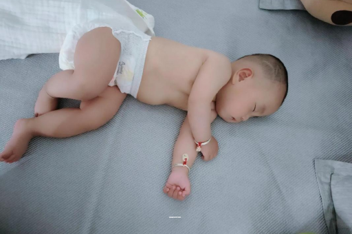 平凉孕妇肚子一跳一跳